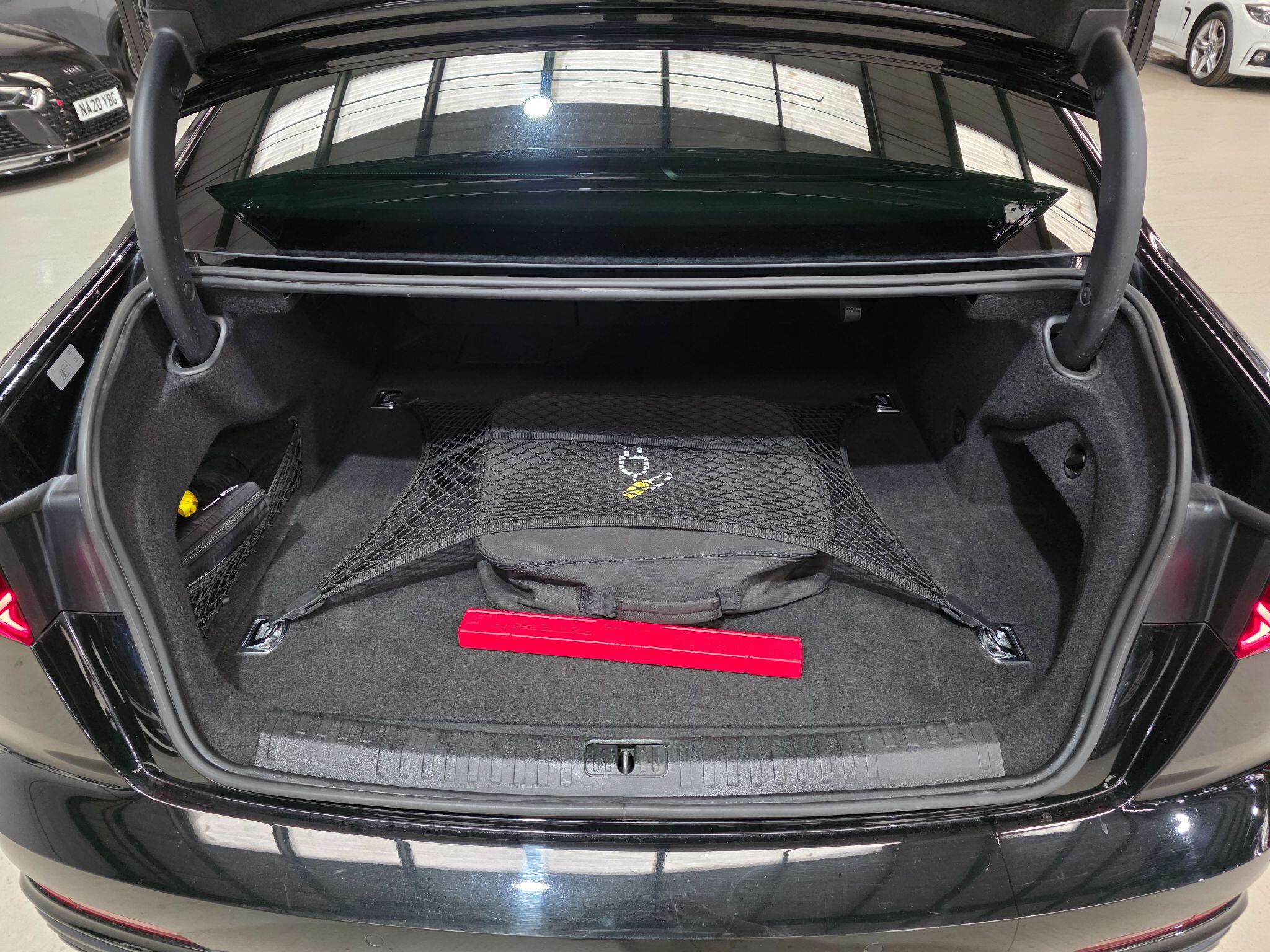 Audi A6 Saloon view 35