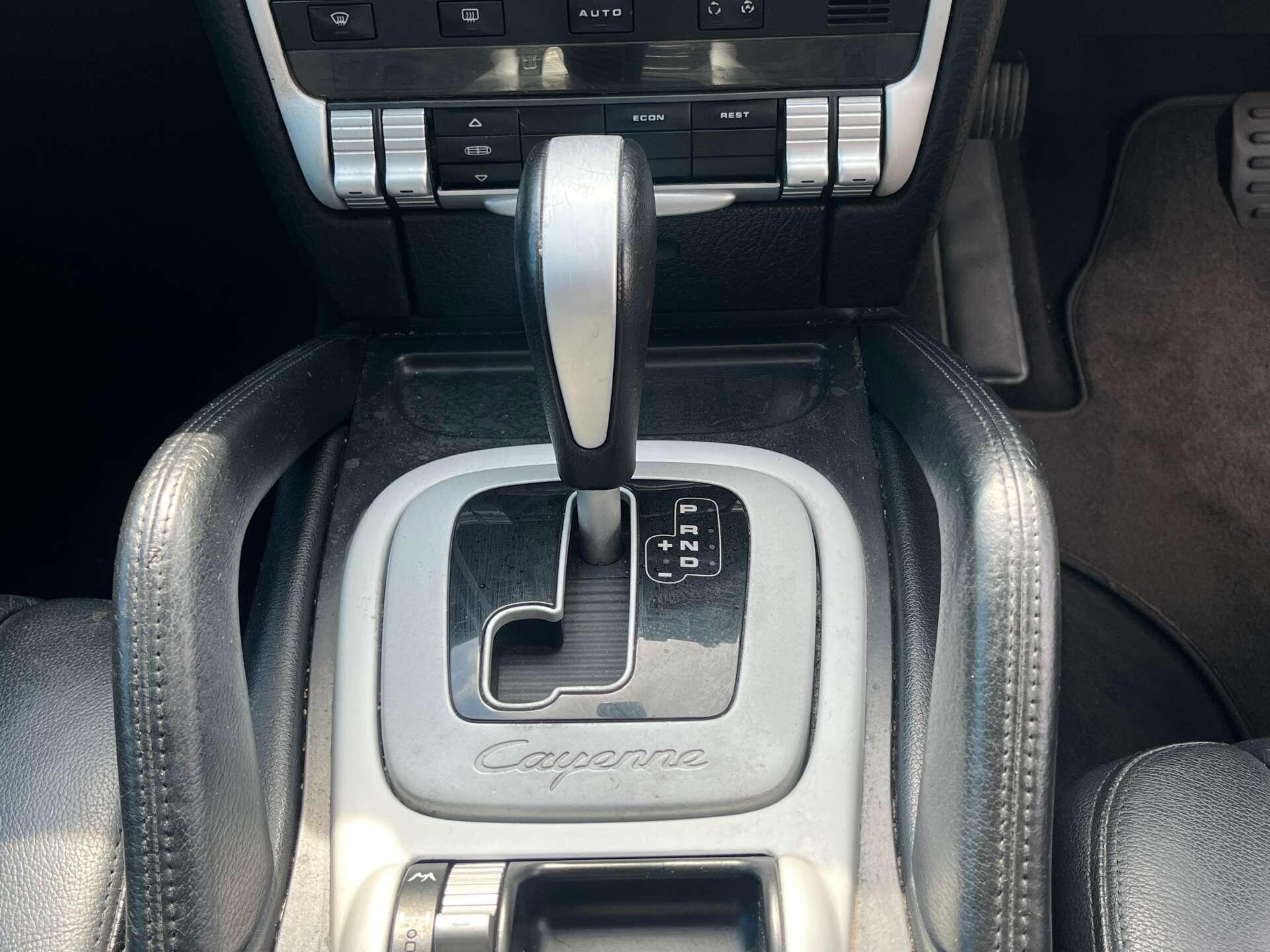 Porsche Cayenne view 16