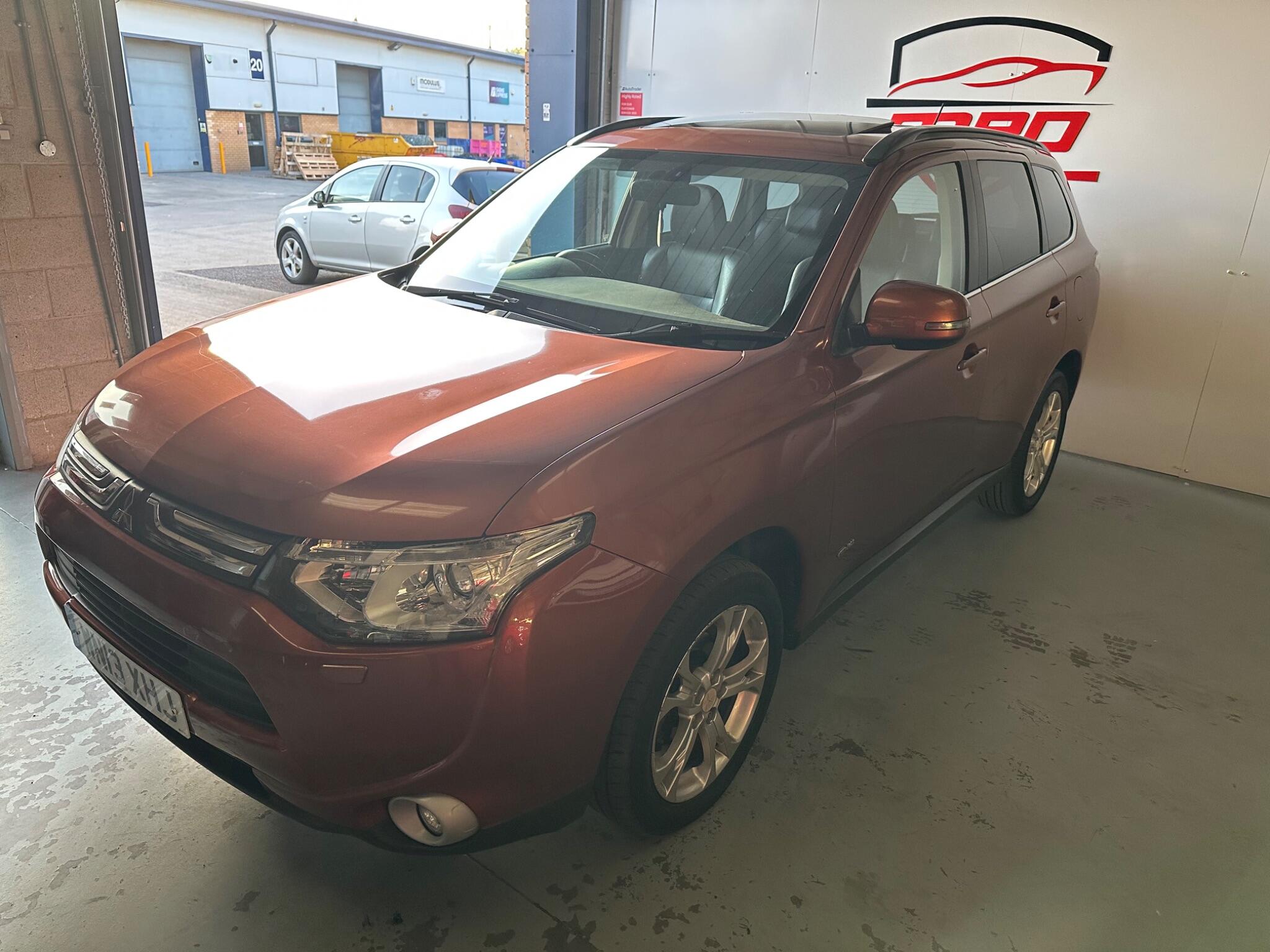 Mitsubishi Outlander view 2