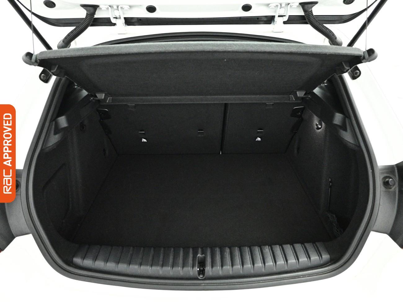 BMW 1 Series view 25
