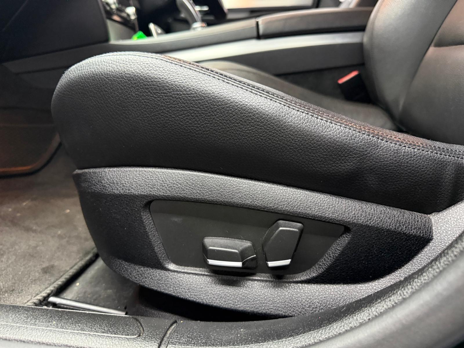 BMW 7 Series view 27