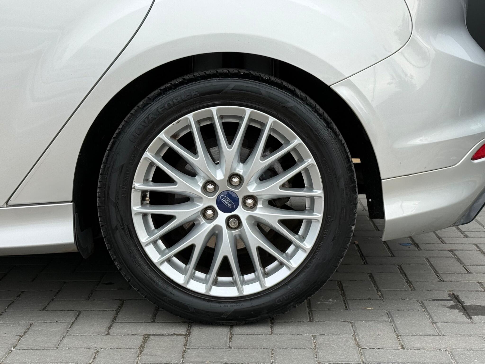 Ford Focus view 15