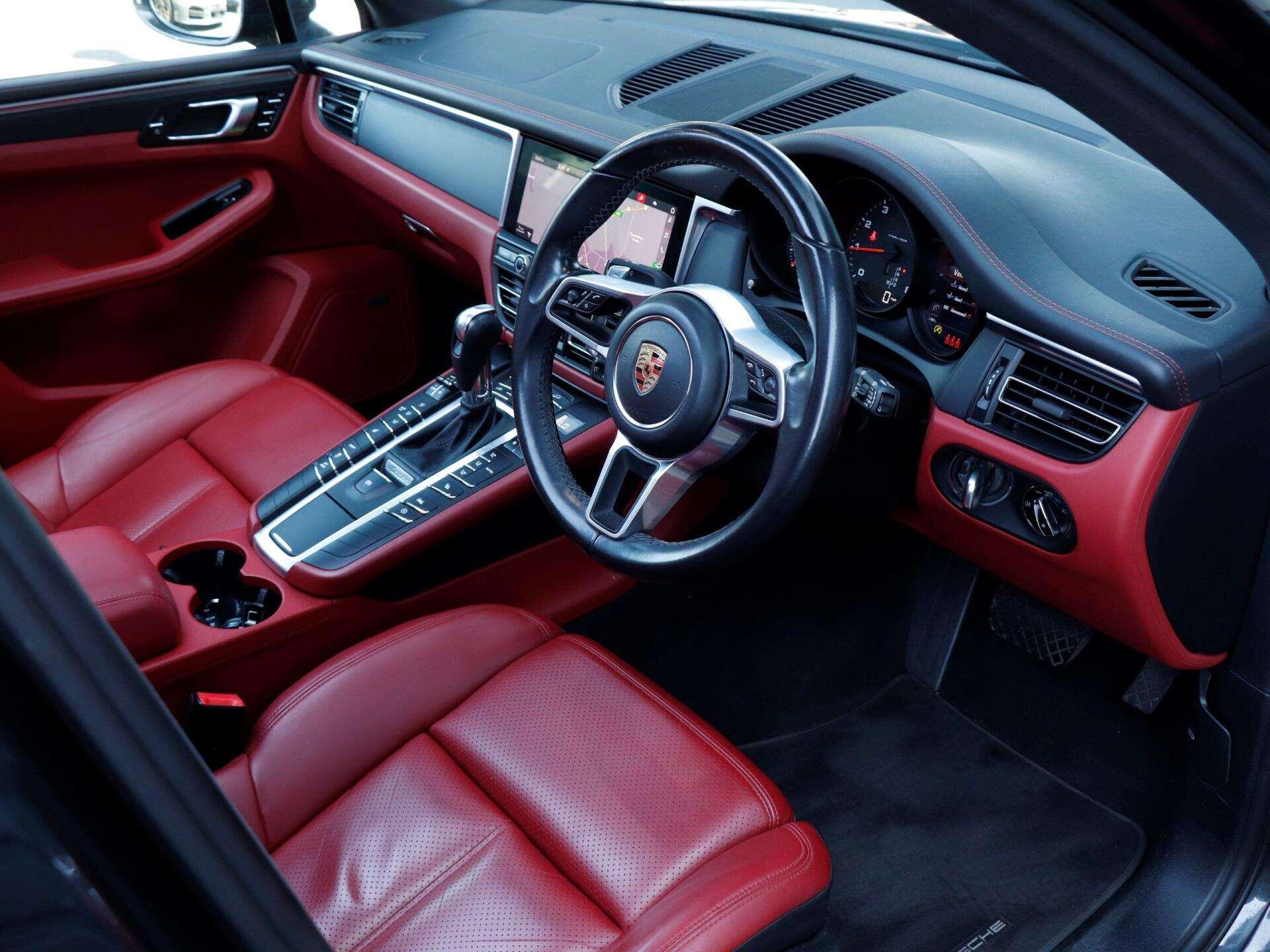 Porsche Macan view 10