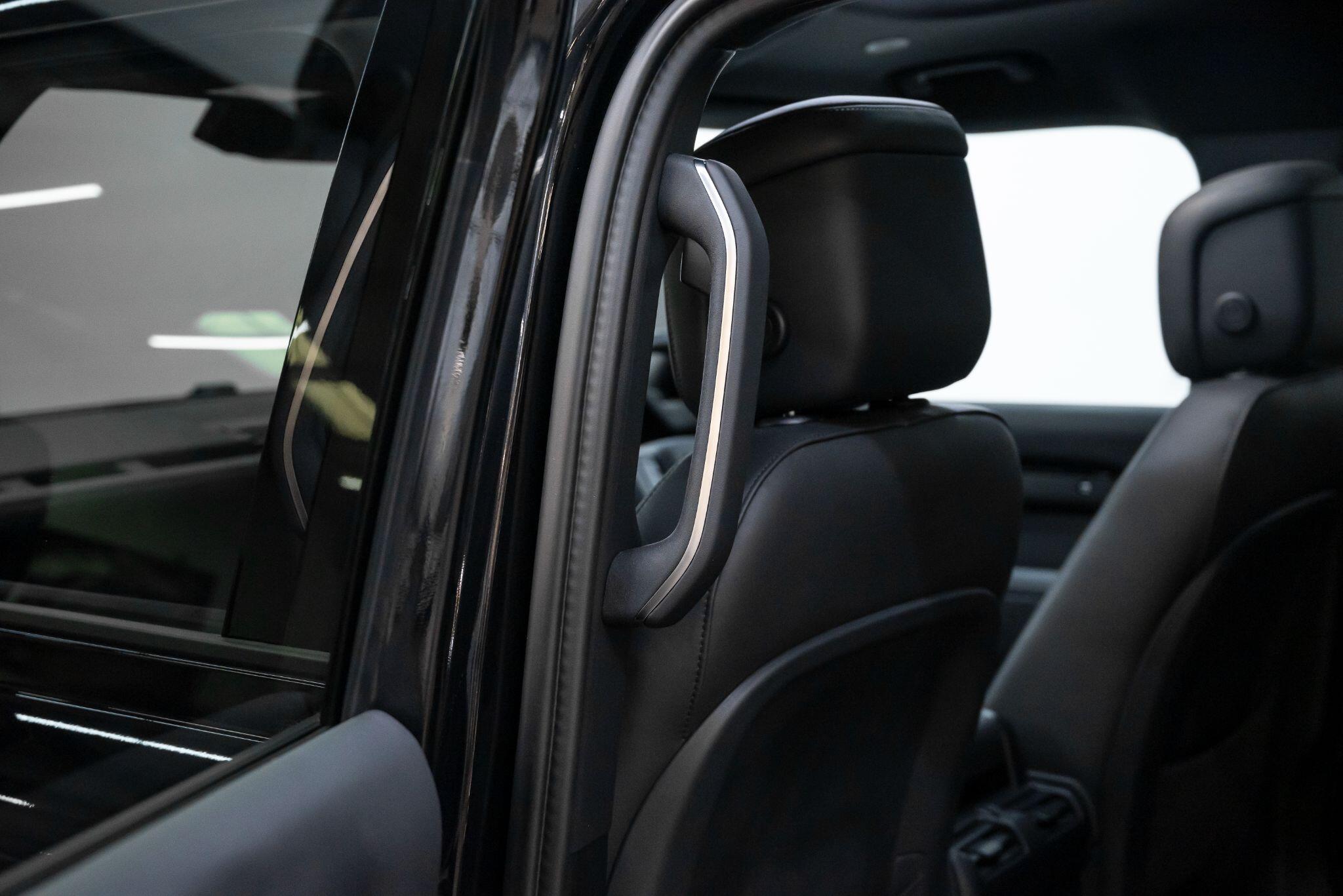 Land Rover Defender view 65