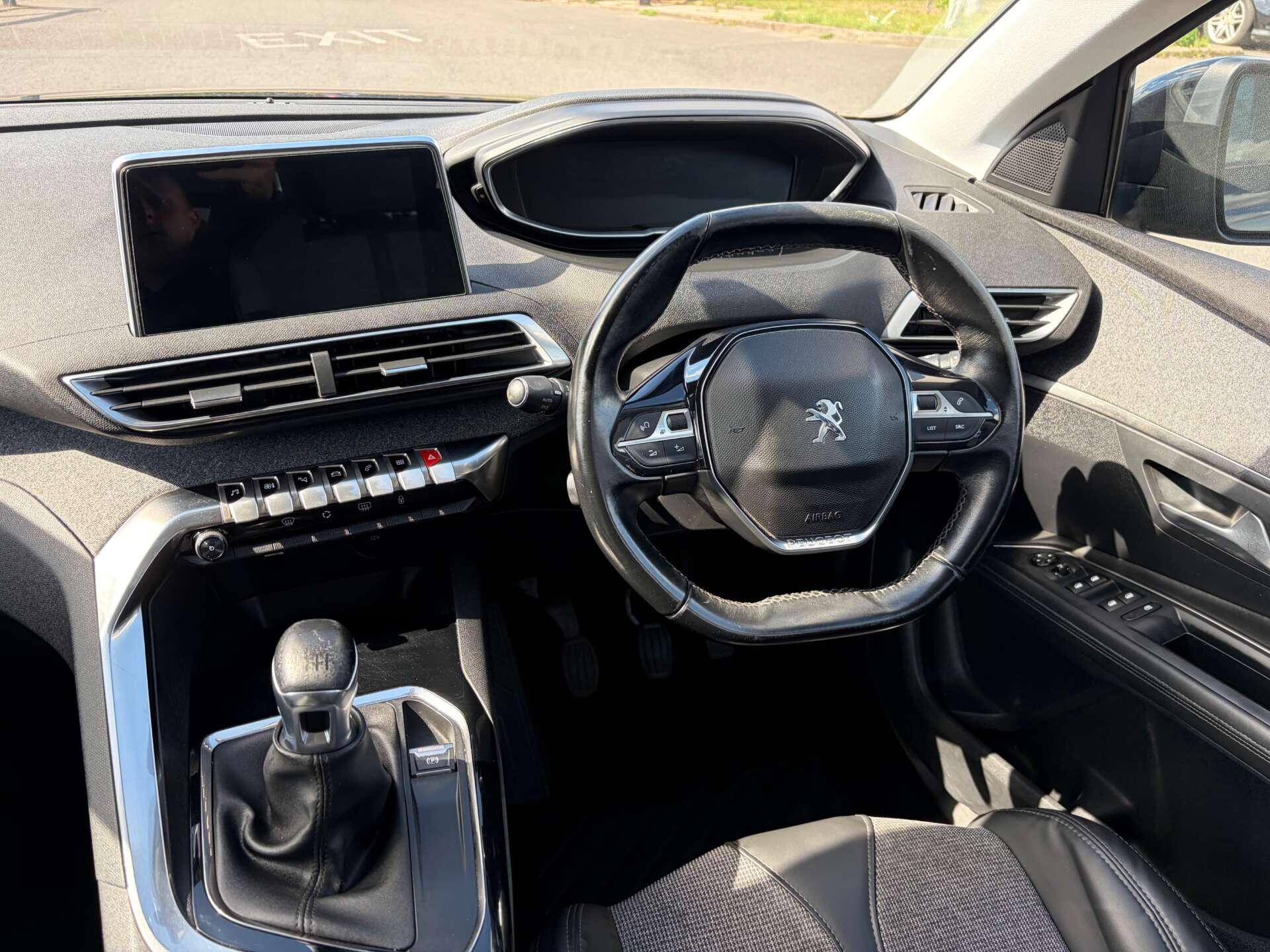 Peugeot 3008 view 2