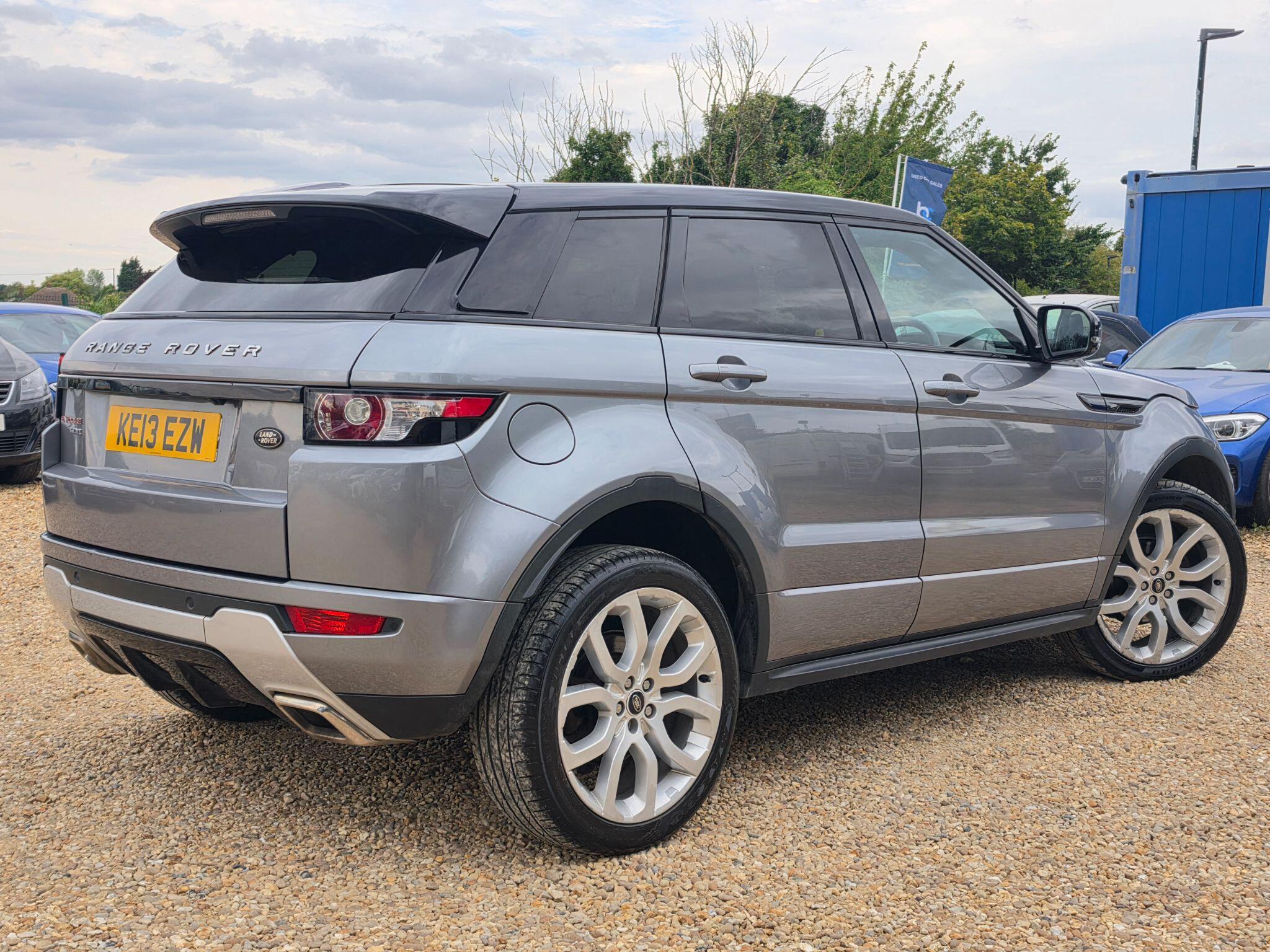 Land Rover Range Rover Evoque view 3