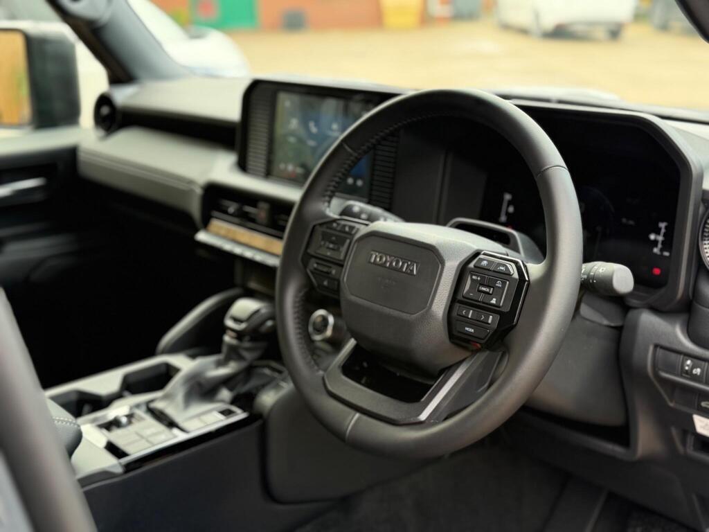Toyota Land Cruiser view 40