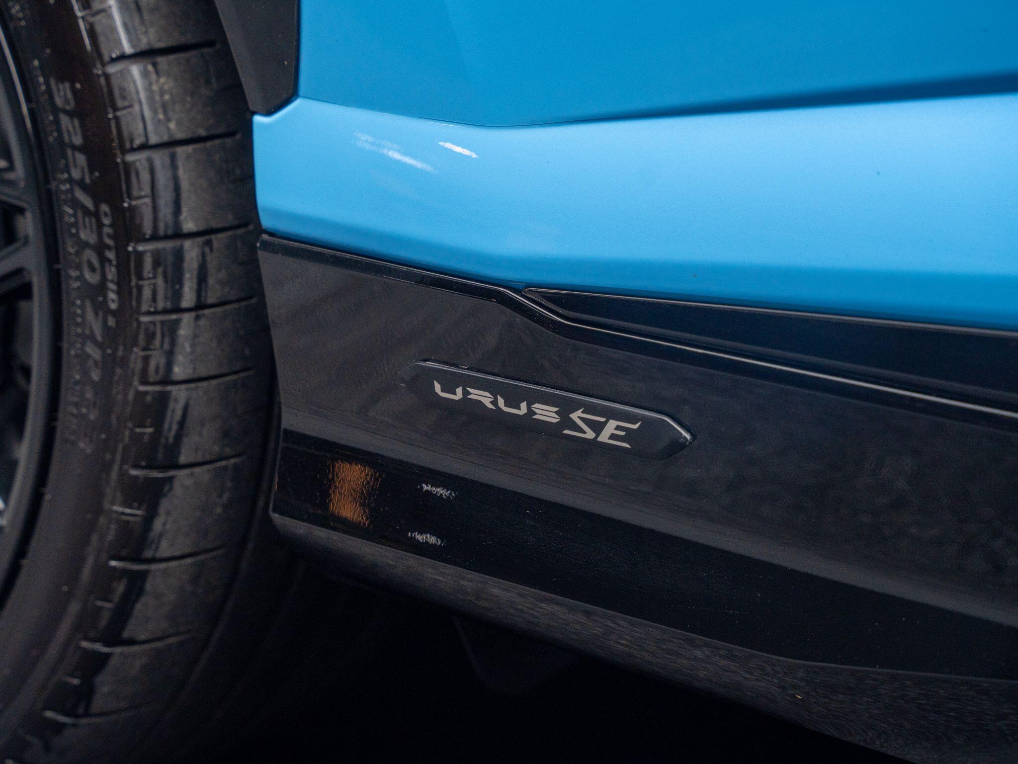 Lamborghini Urus view 35