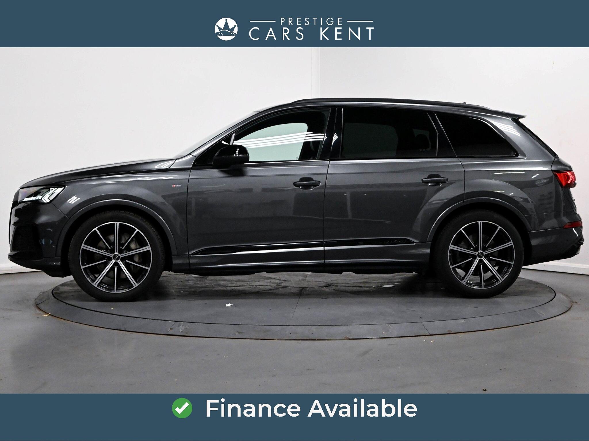 Audi Q7 view 4
