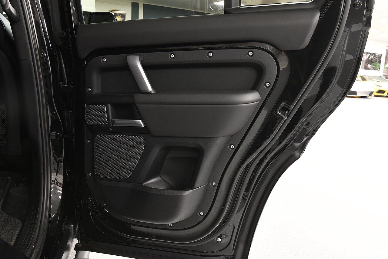 Land Rover Defender view 28