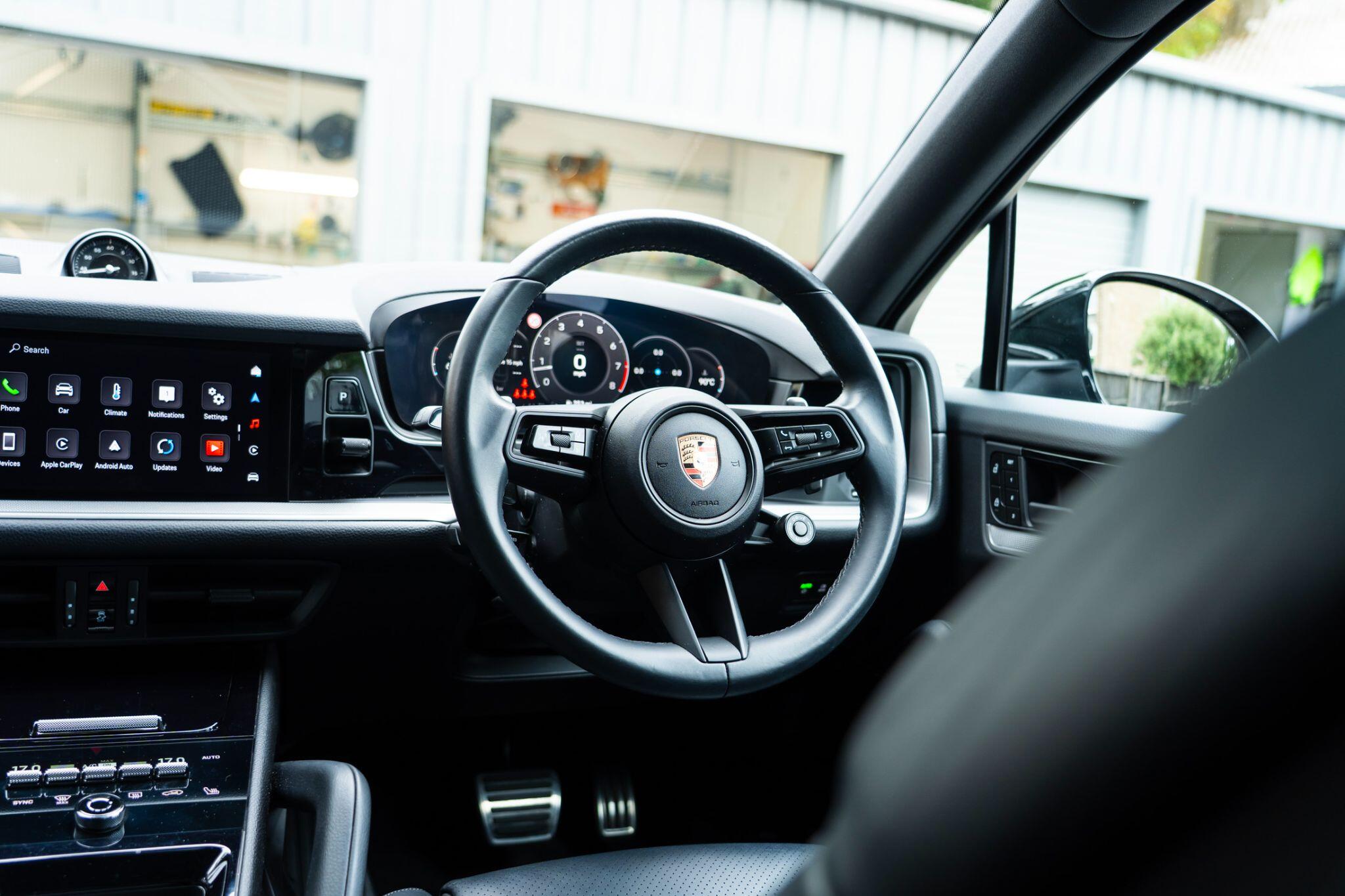 Porsche Cayenne view 70