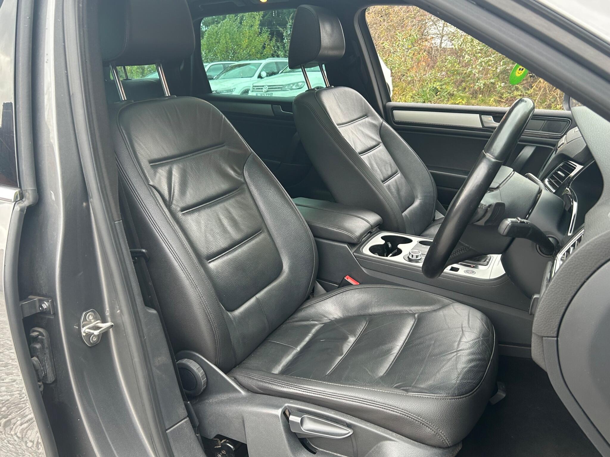 Volkswagen Touareg view 17