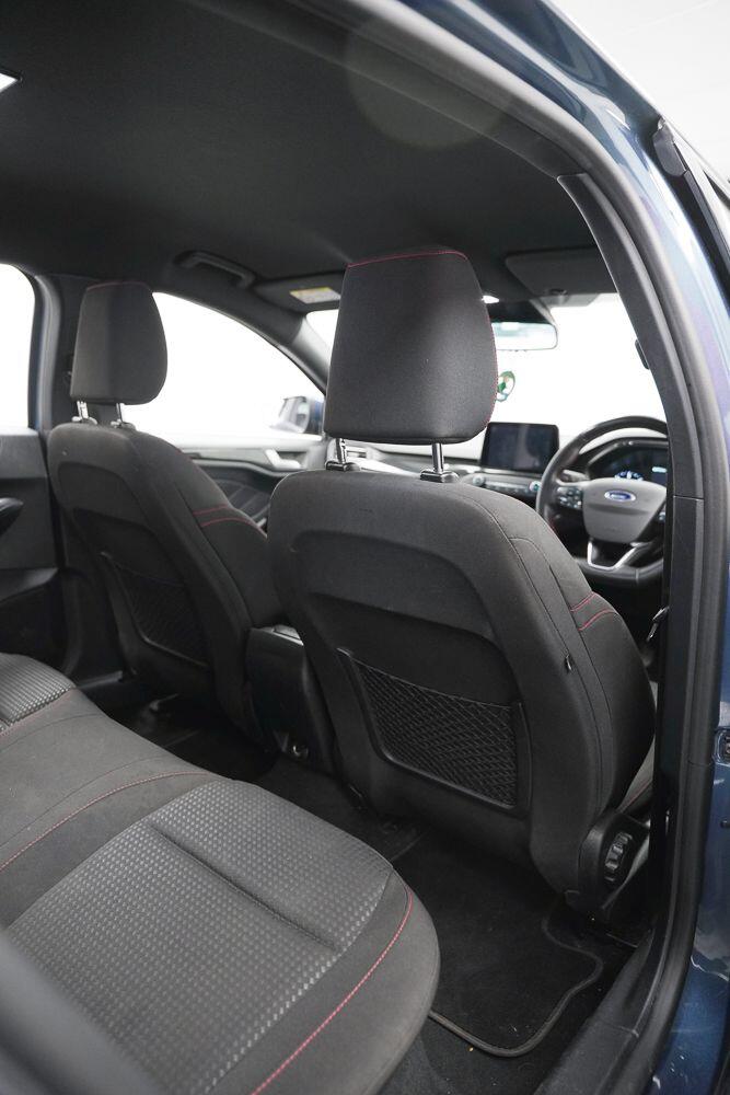 Ford Focus view 15