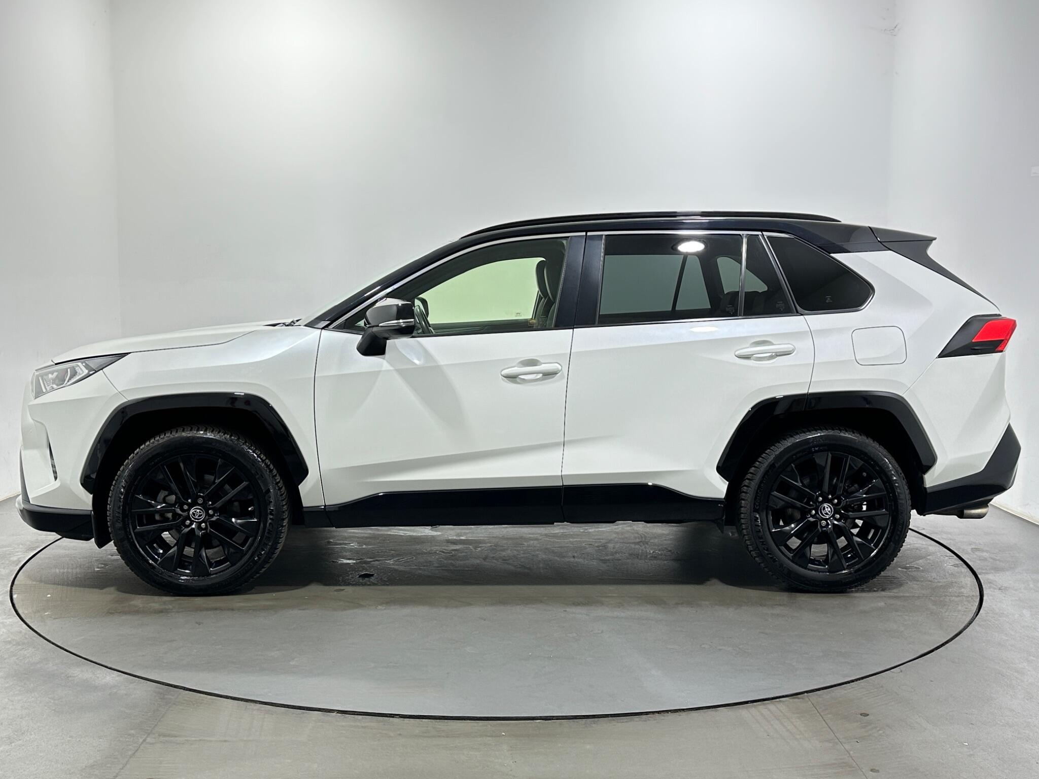 Toyota Rav4 view 5