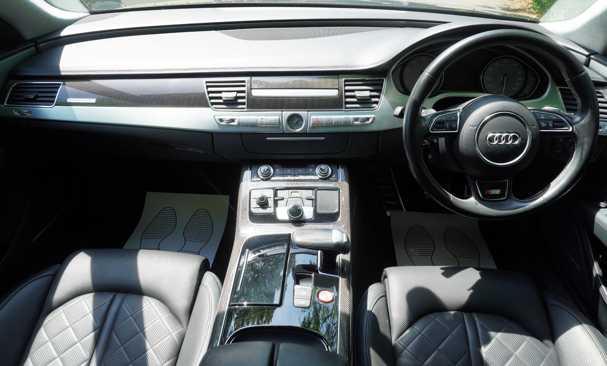 Audi S8 view 26