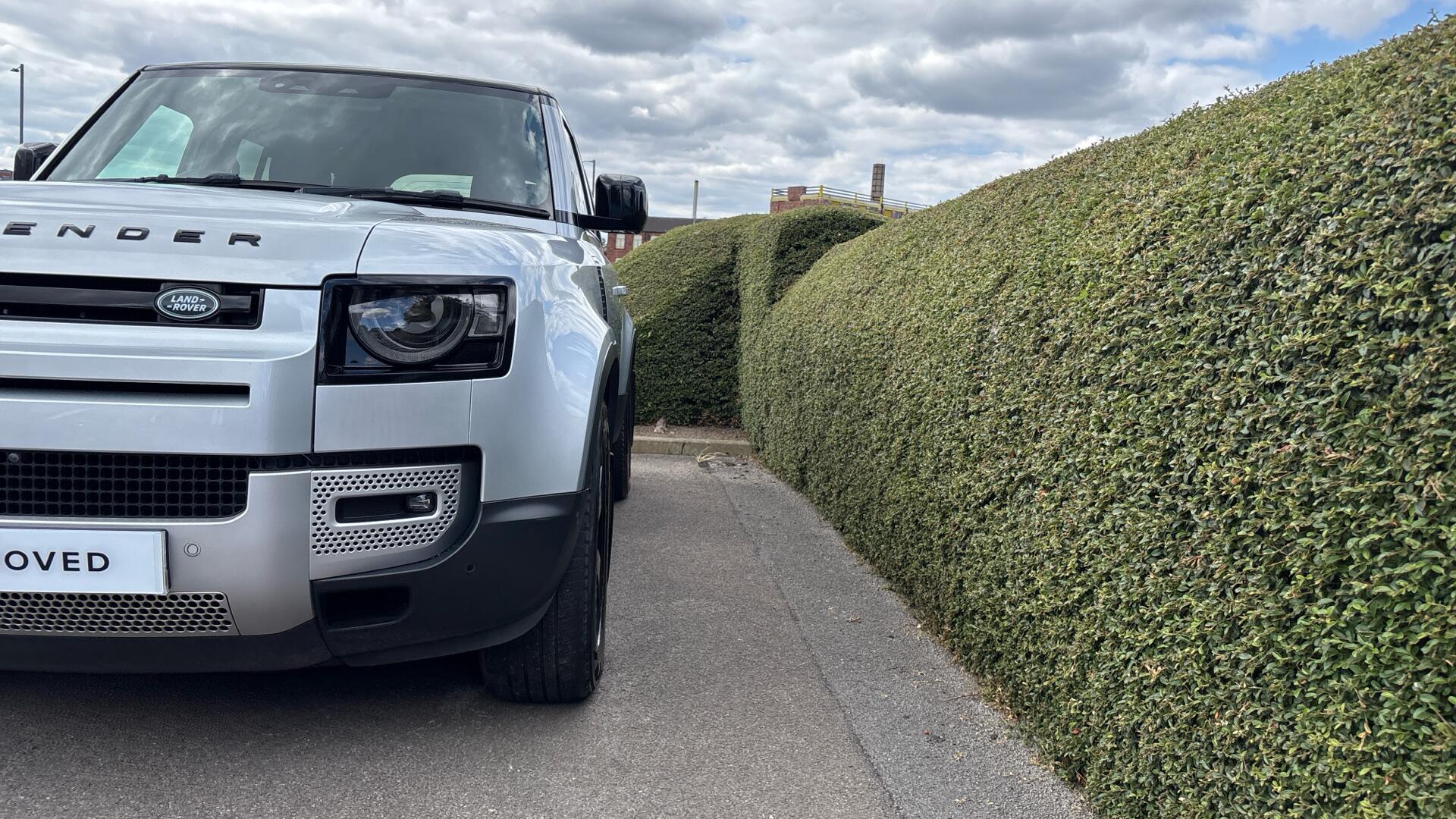 Land Rover Defender view 43