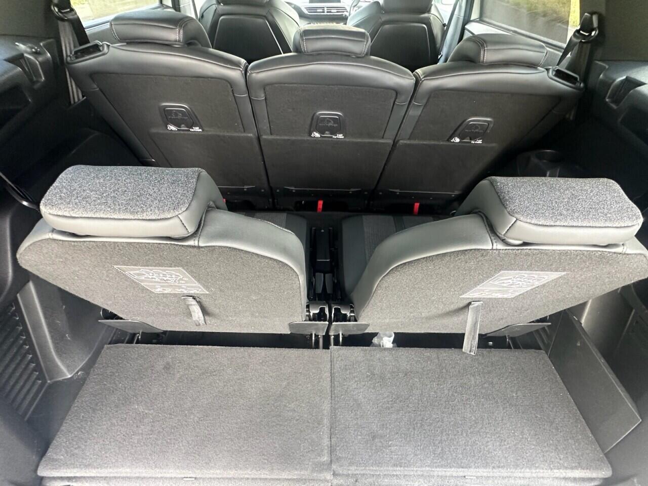 Peugeot 5008 view 34