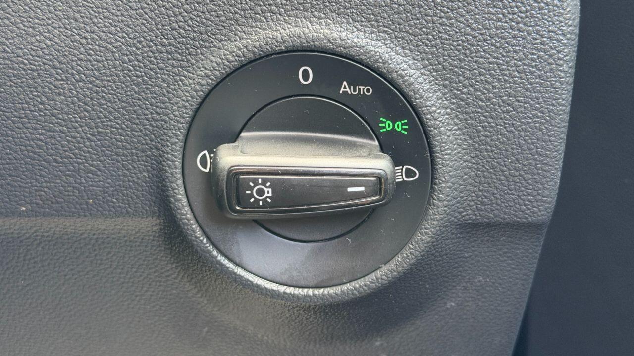 Volkswagen T-Roc view 32