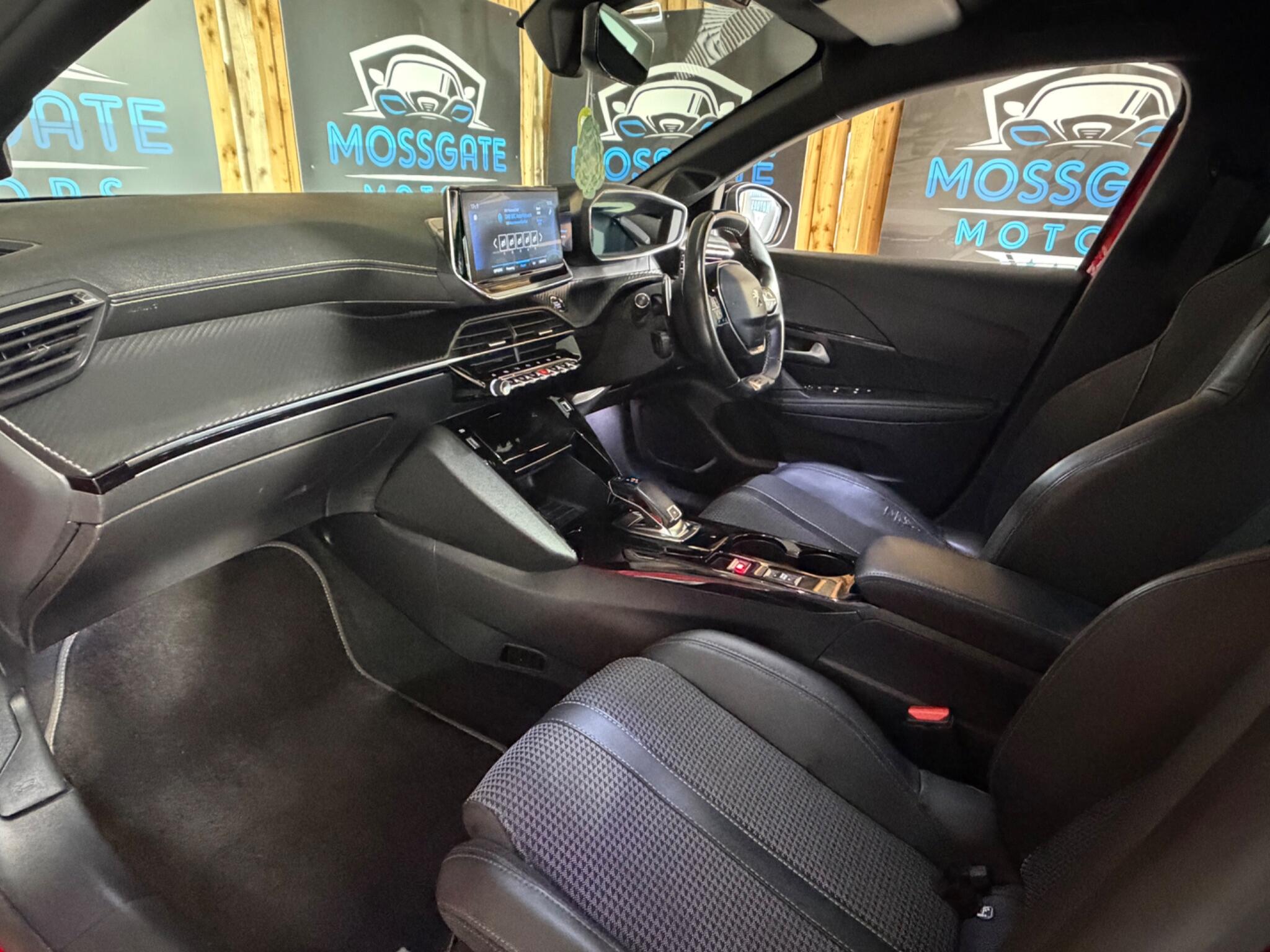 Peugeot 208 view 31