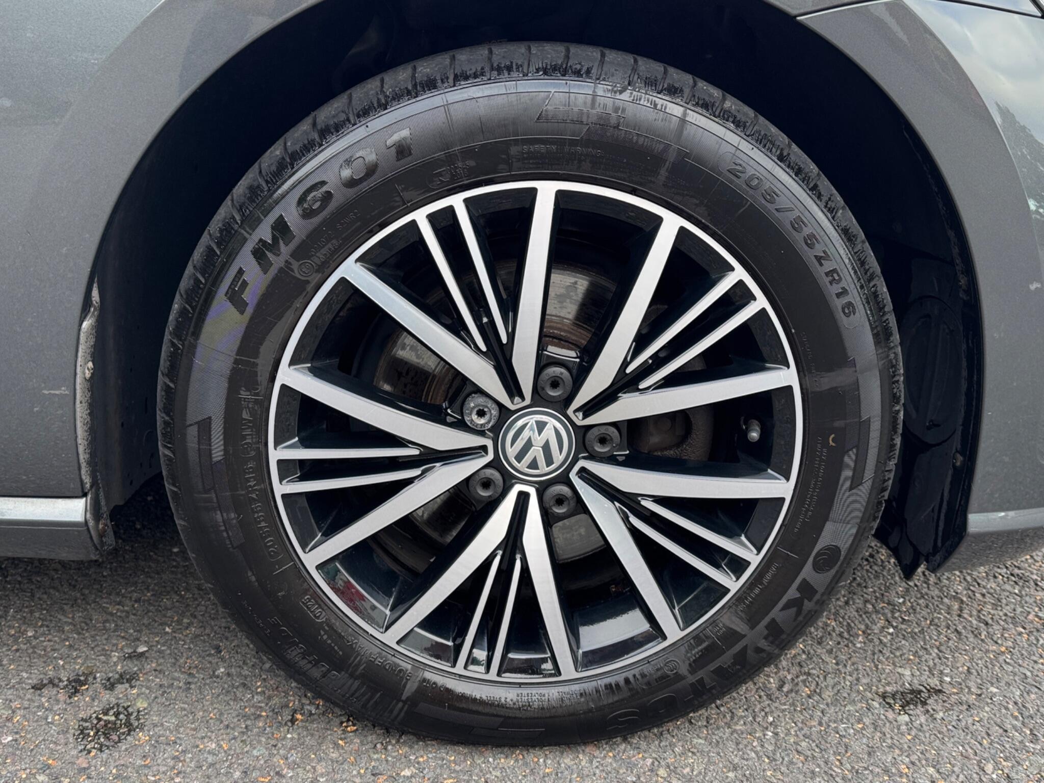 Volkswagen Golf view 19