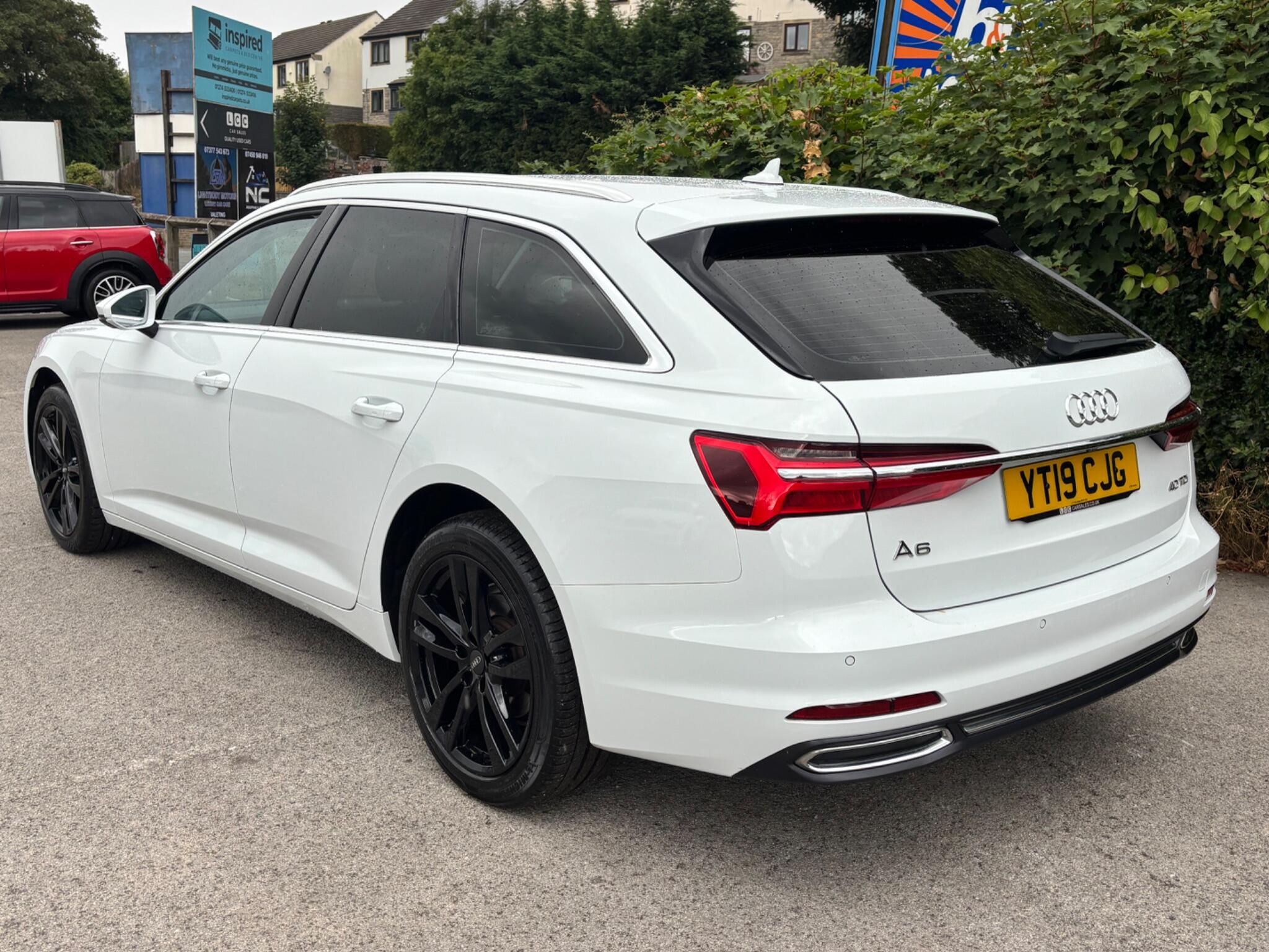 Audi A6 Avant view 4