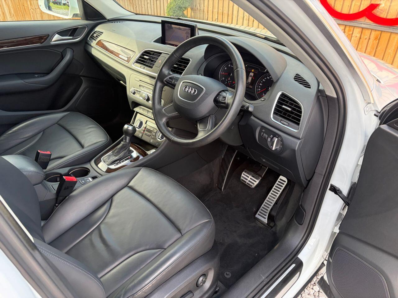 Audi Q3 view 15