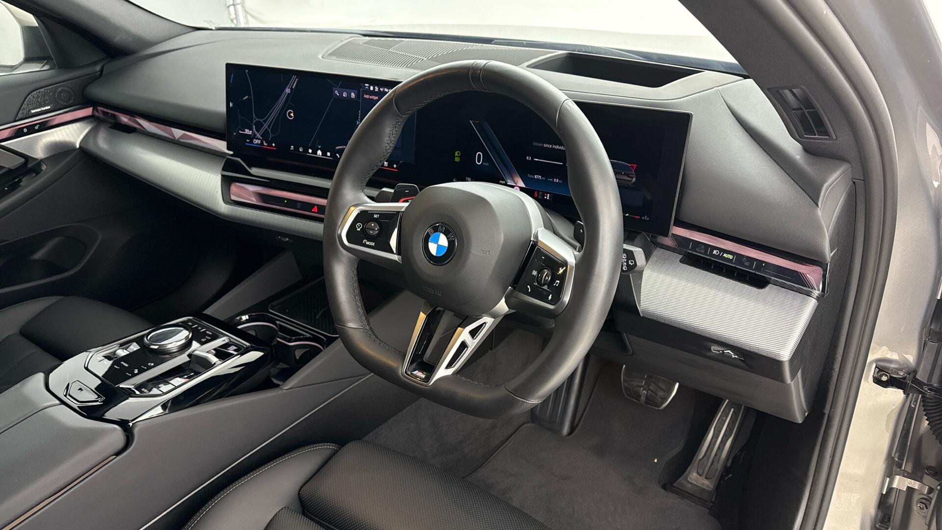 BMW 5 Series view 6