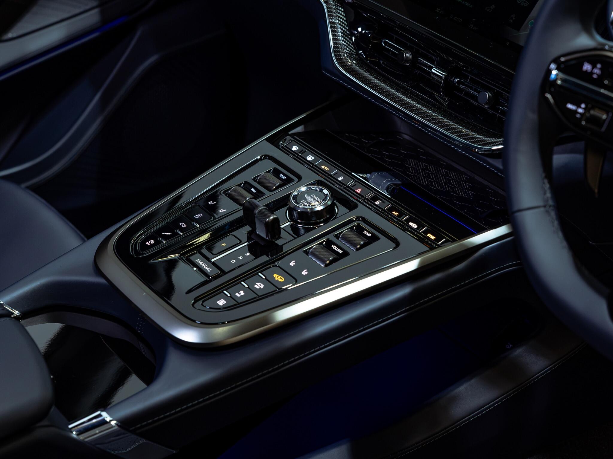 Aston Martin DBX view 21