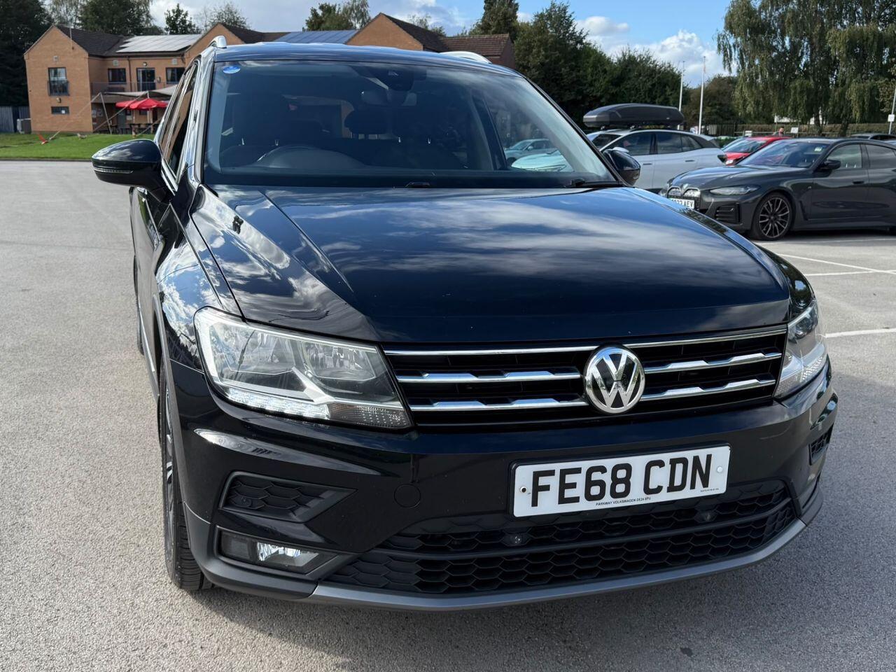 Volkswagen Tiguan Allspace view 7