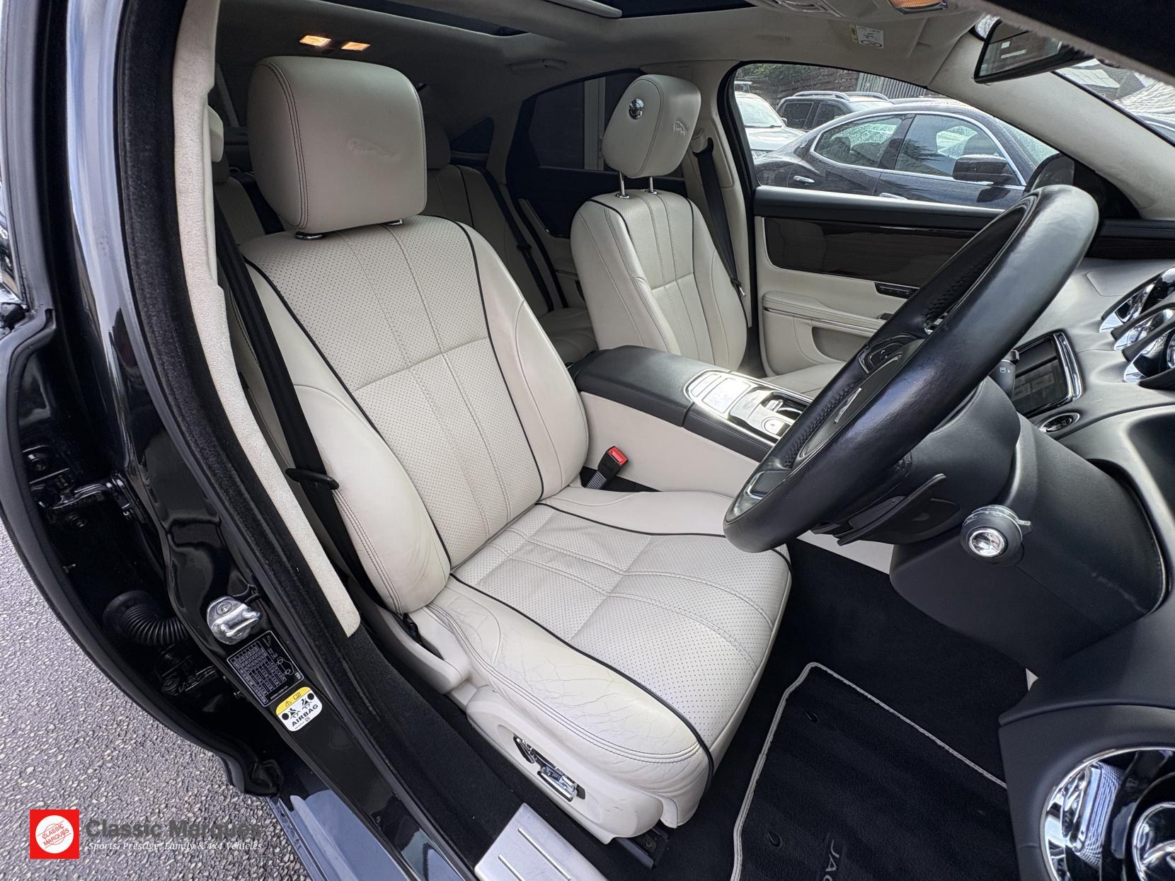 Jaguar XJ view 28