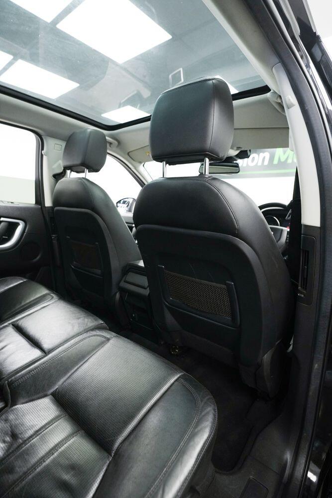 Land Rover Discovery Sport view 17