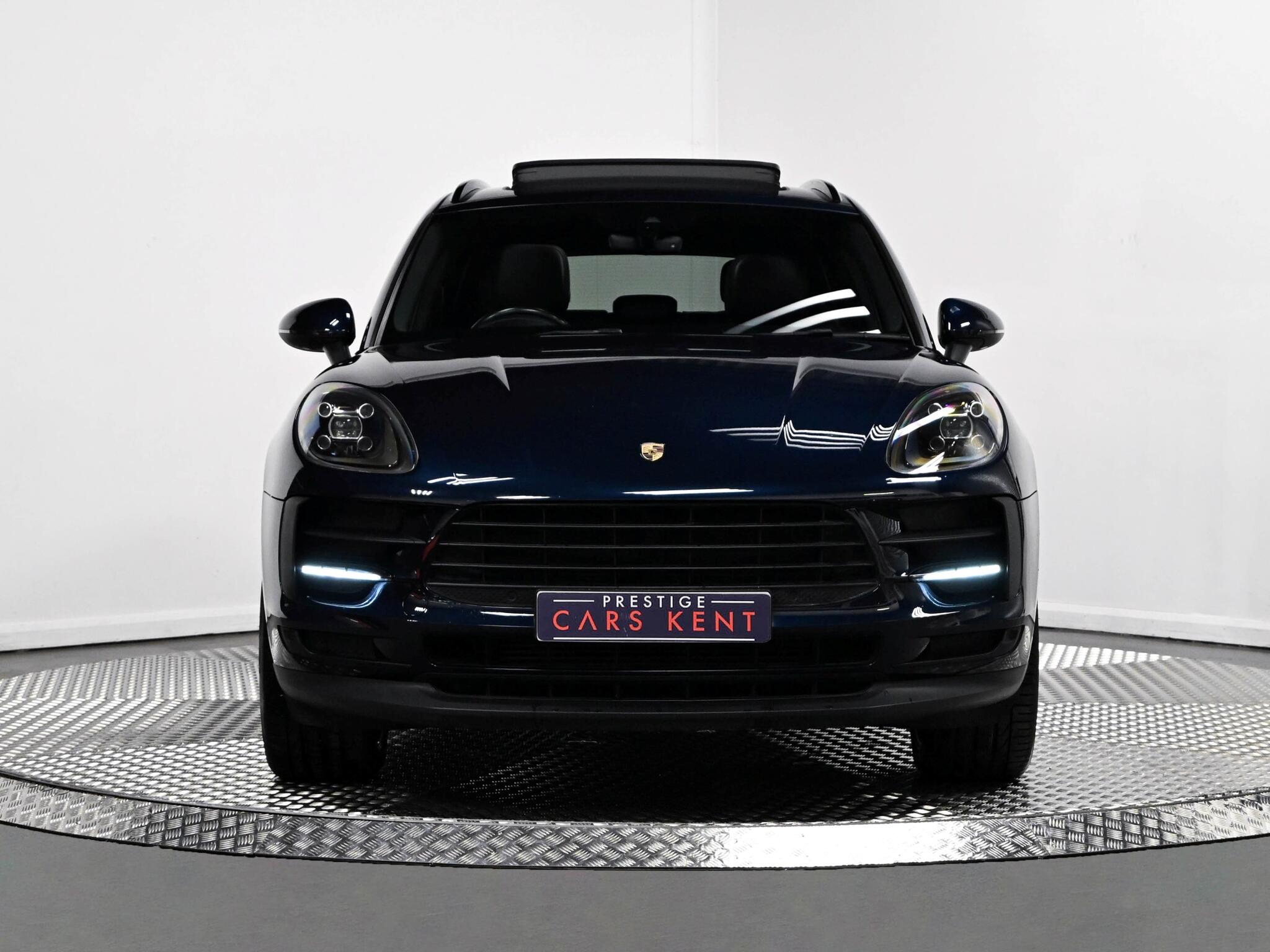 Porsche Macan view 16