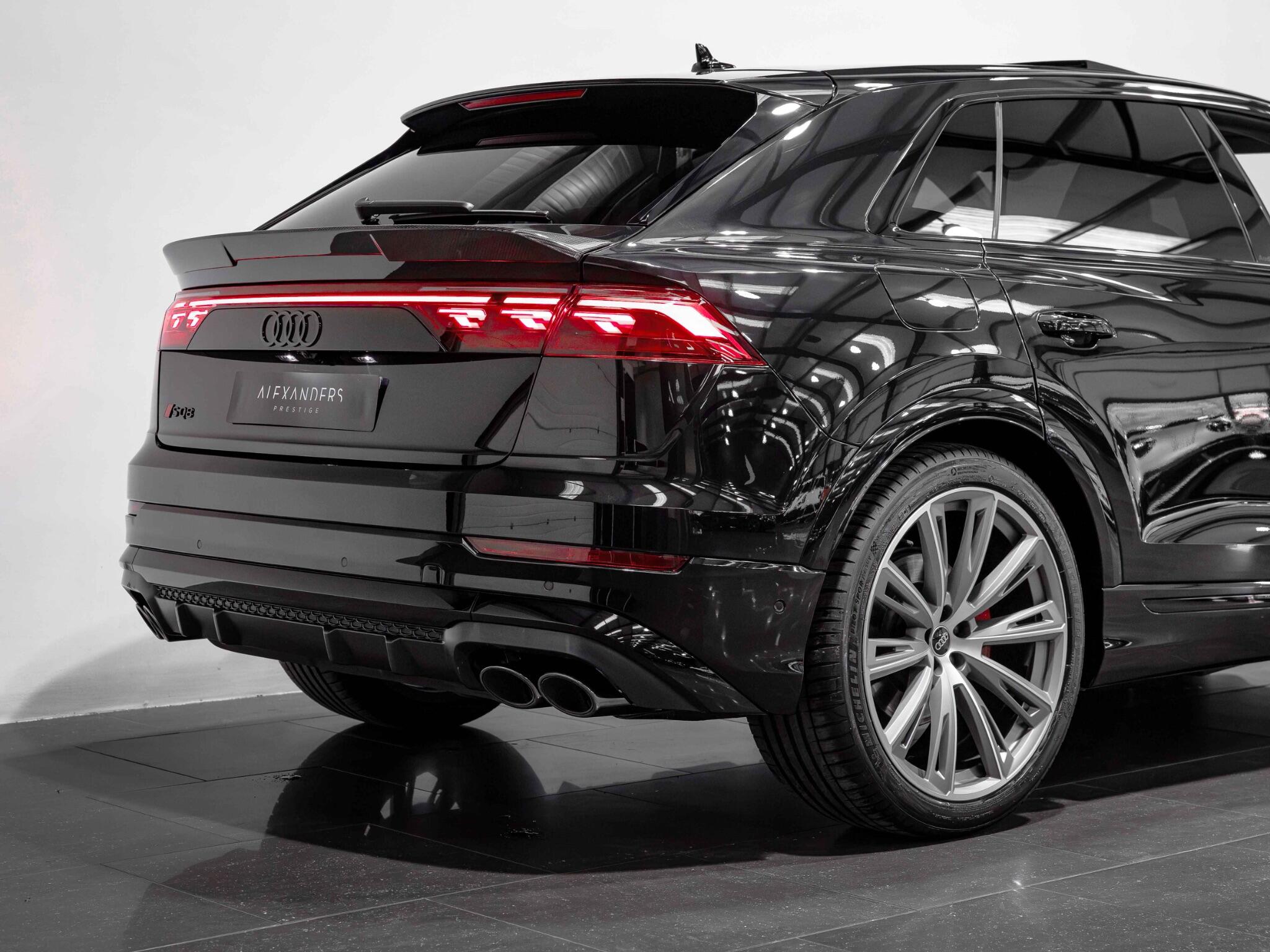 Audi SQ8 view 13