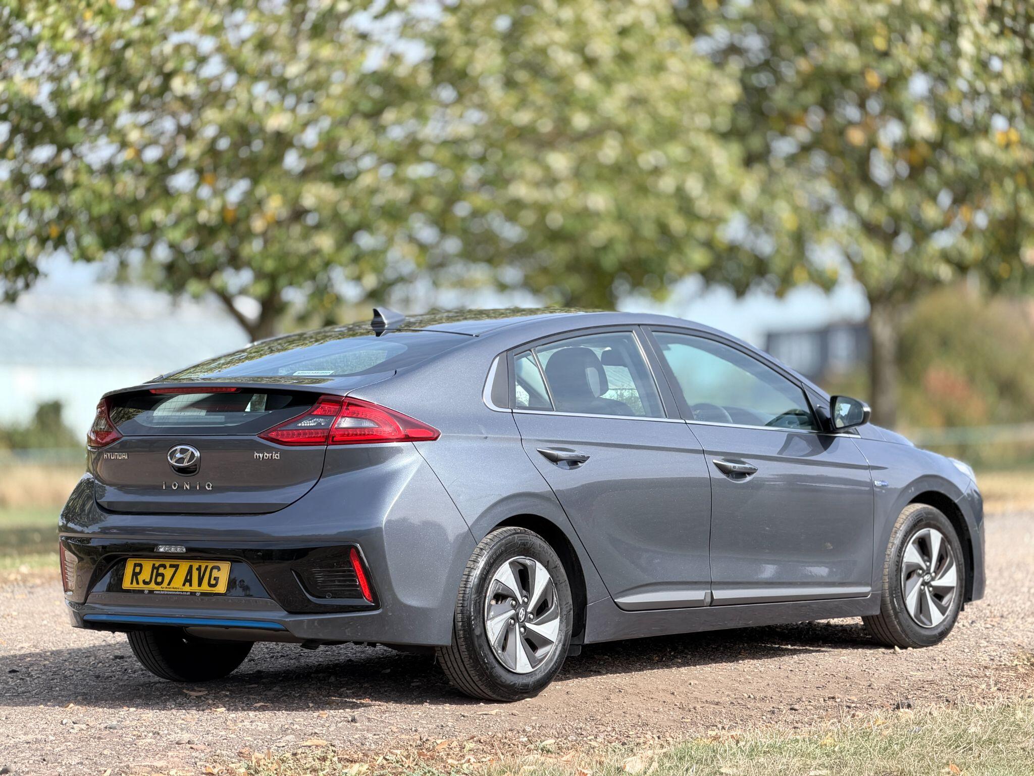 Hyundai Ioniq view 8