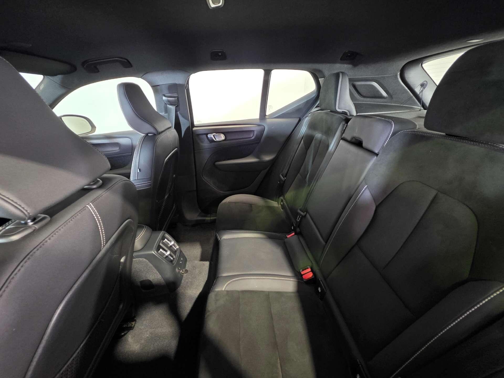 Volvo XC40 view 46
