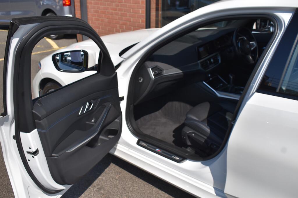 BMW 3 Series view 34