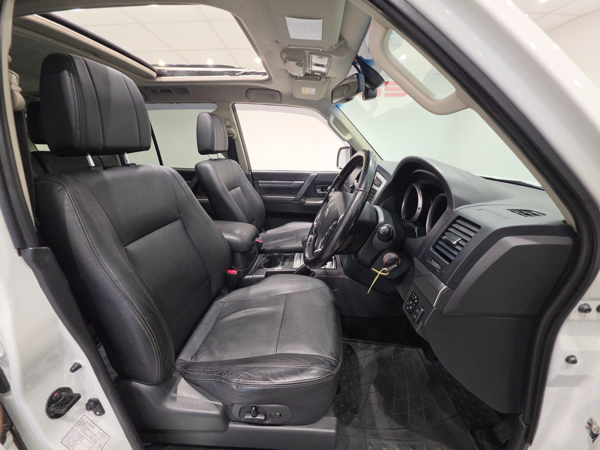 Mitsubishi Shogun view 23