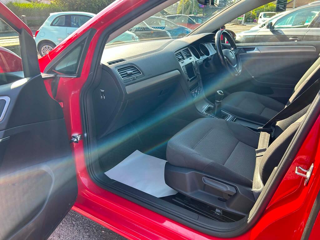 Volkswagen Golf view 17