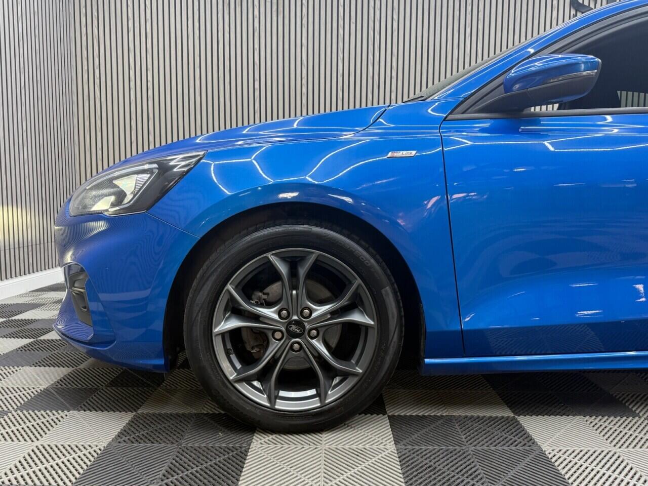 Ford Focus view 19
