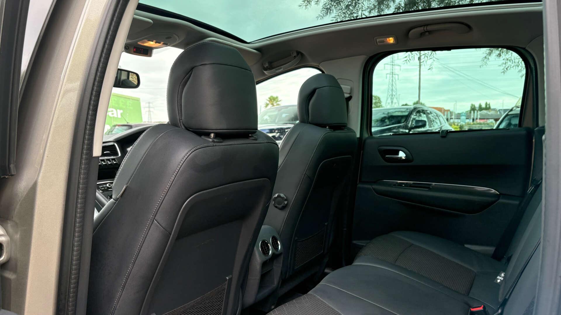 Peugeot 3008 view 14
