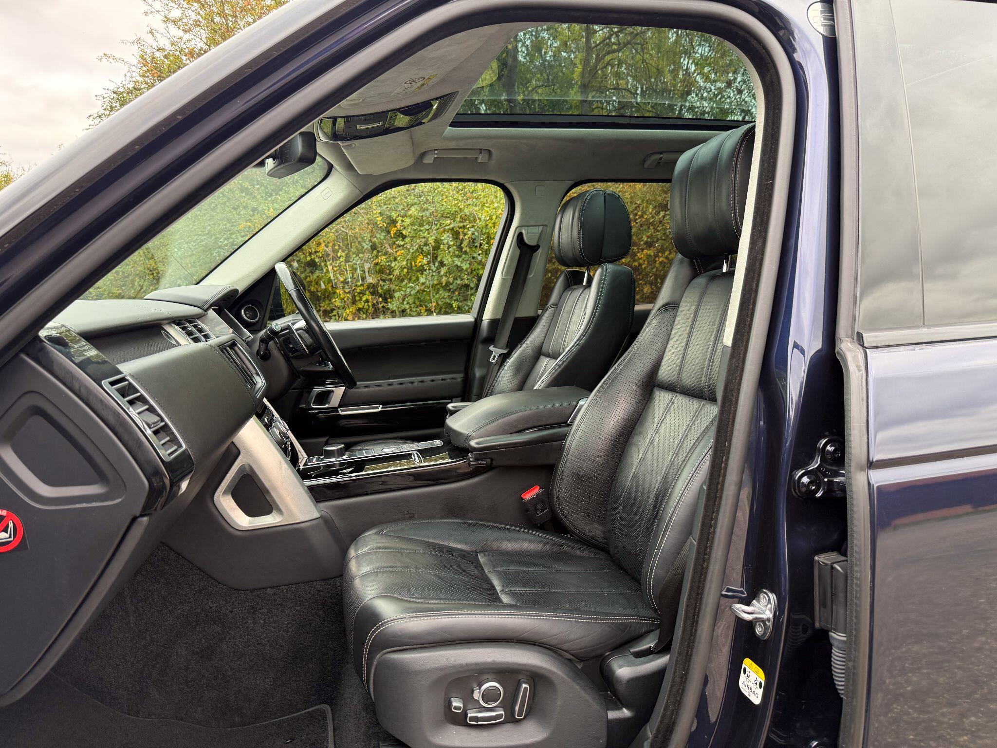 Land Rover Range Rover view 3