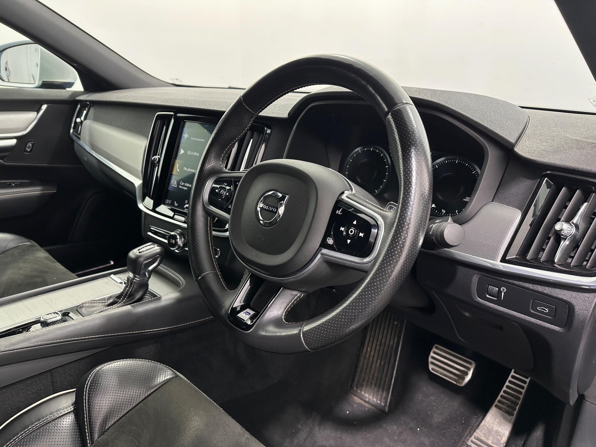 Volvo S90 view 11