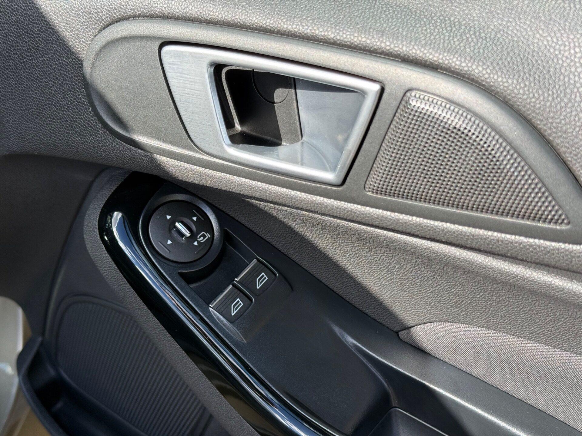Ford Fiesta view 30