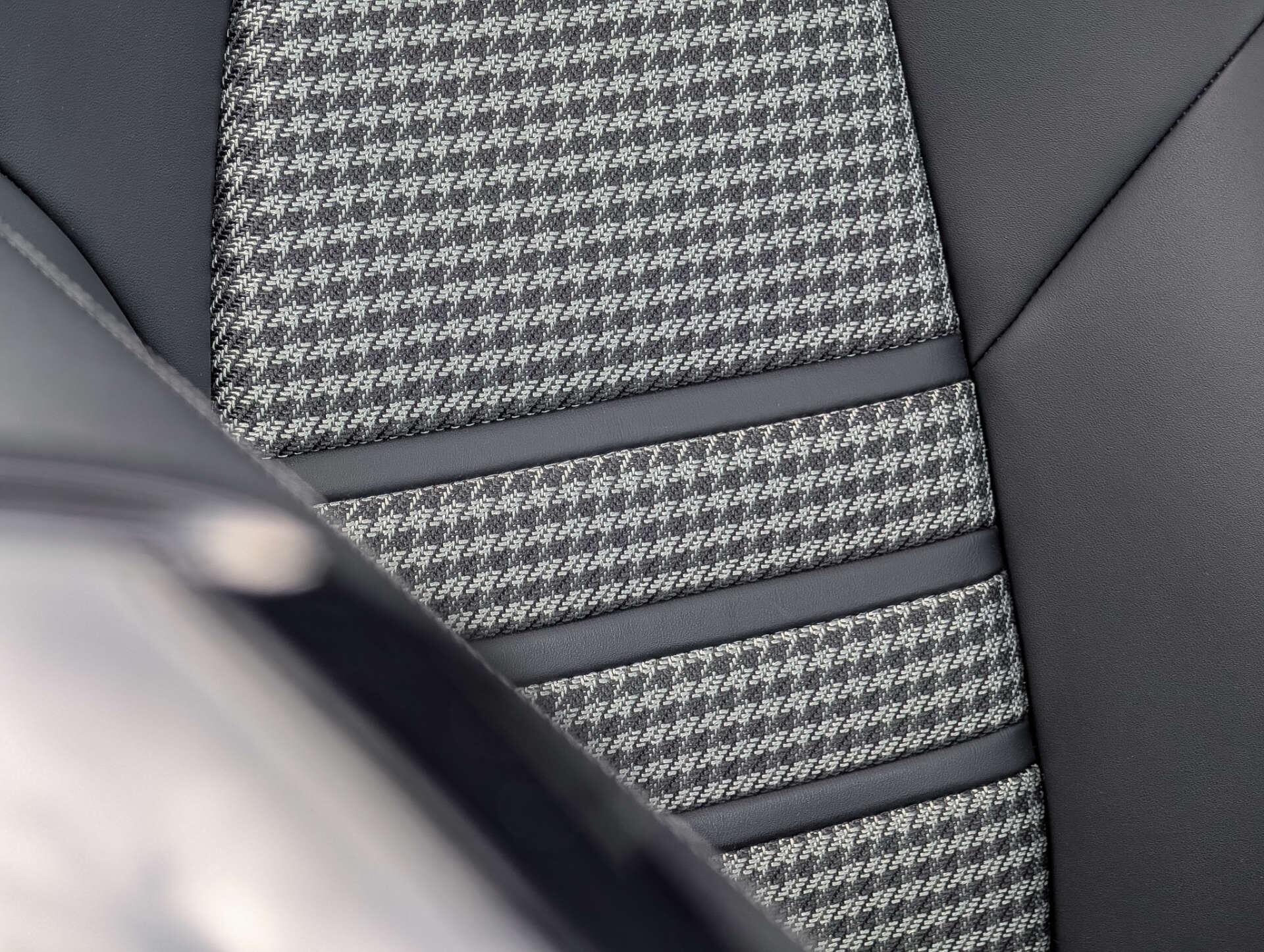 Porsche Cayenne view 31