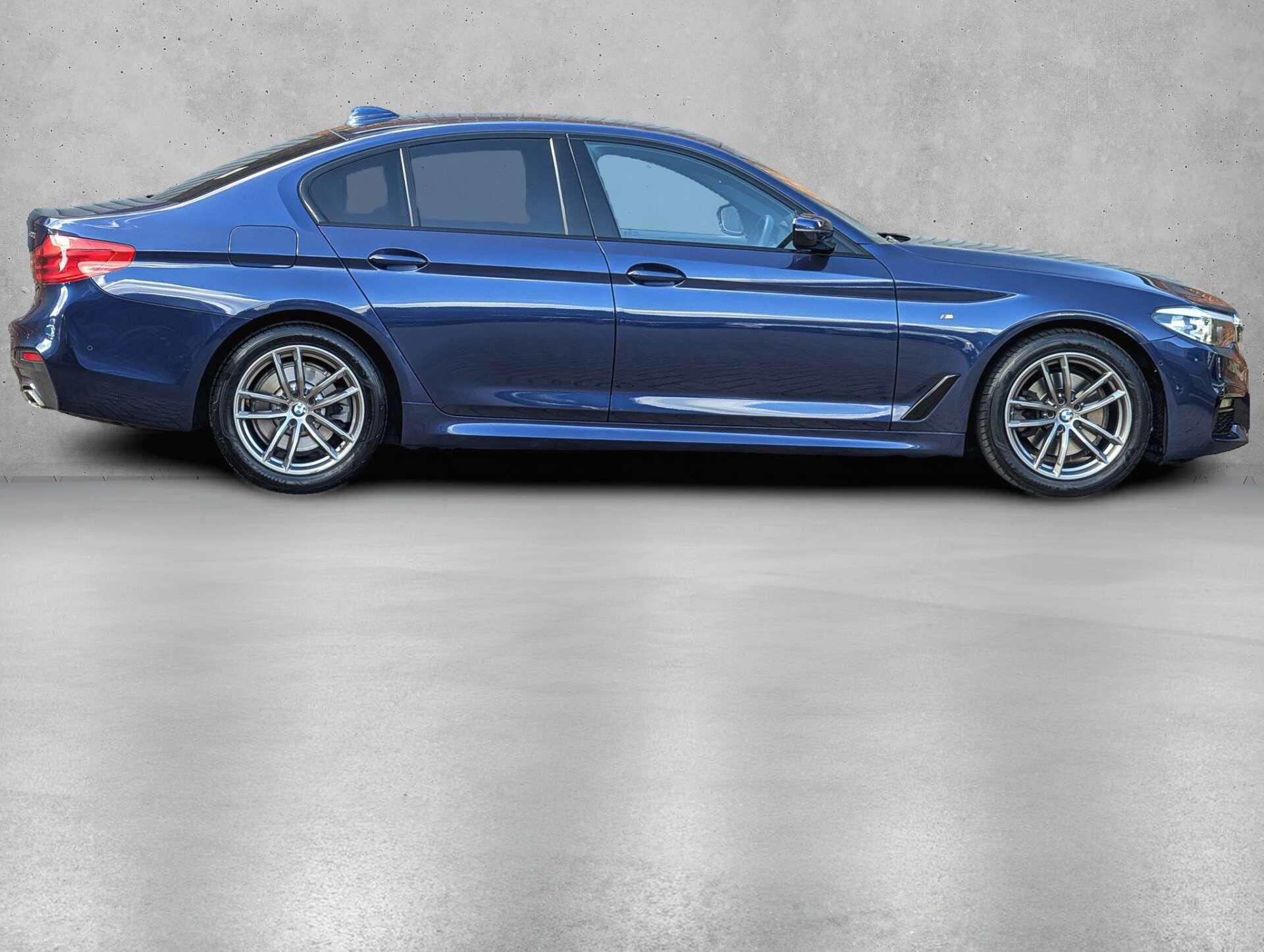 BMW 5 Series view 8