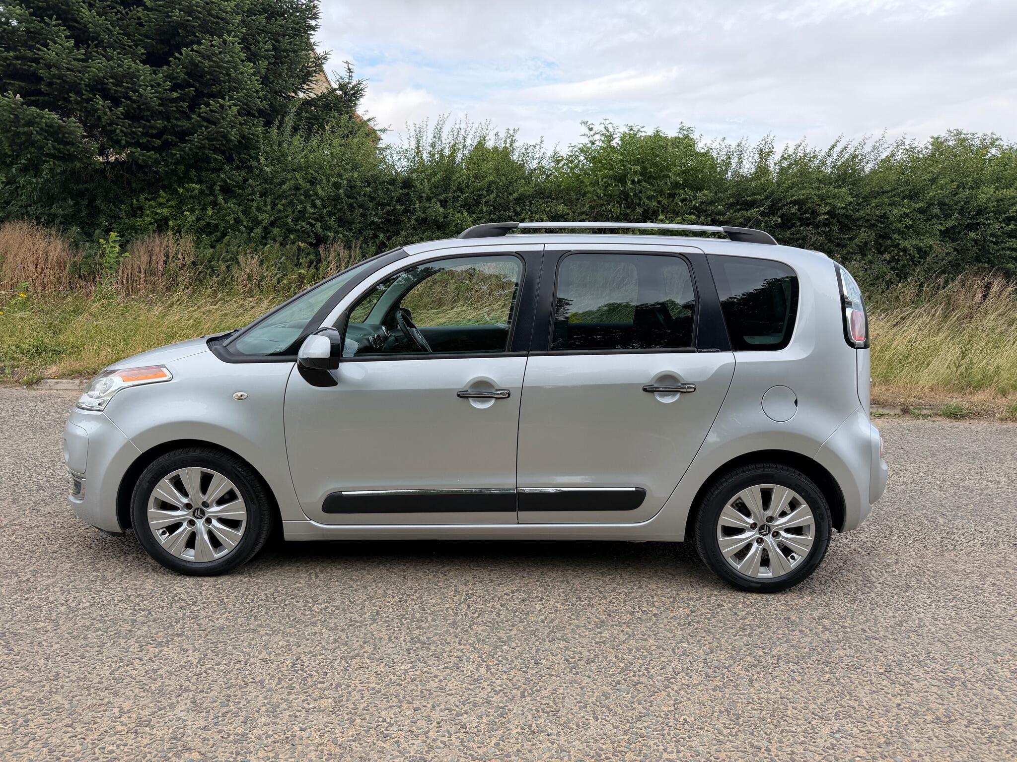 Citroen C3 Picasso view 2