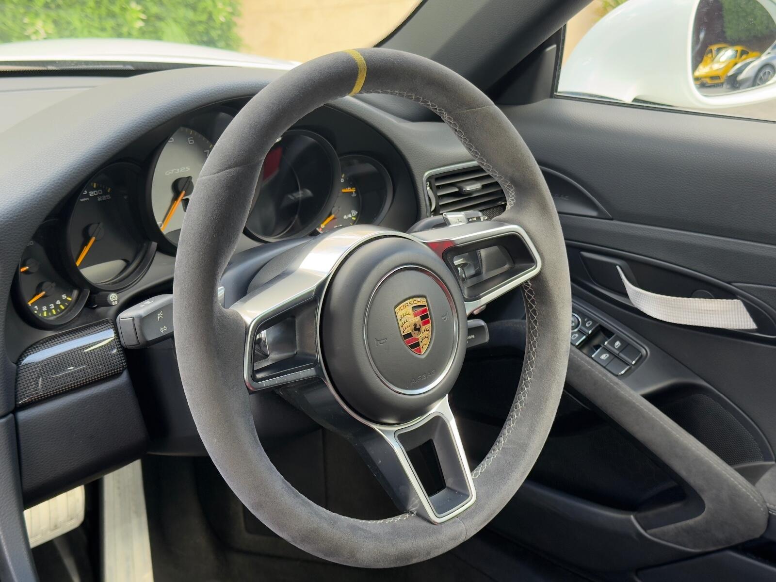 Porsche 911 view 38
