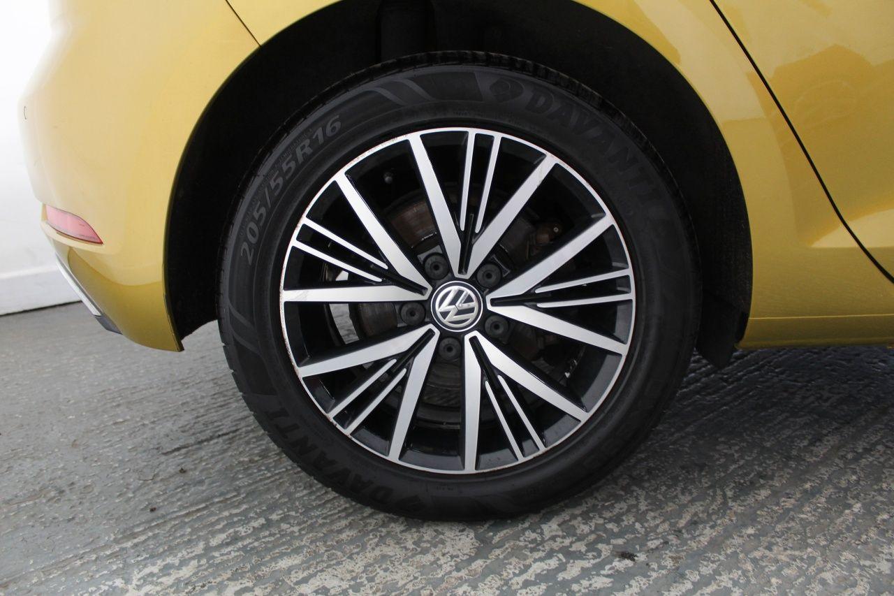 Volkswagen Golf view 57