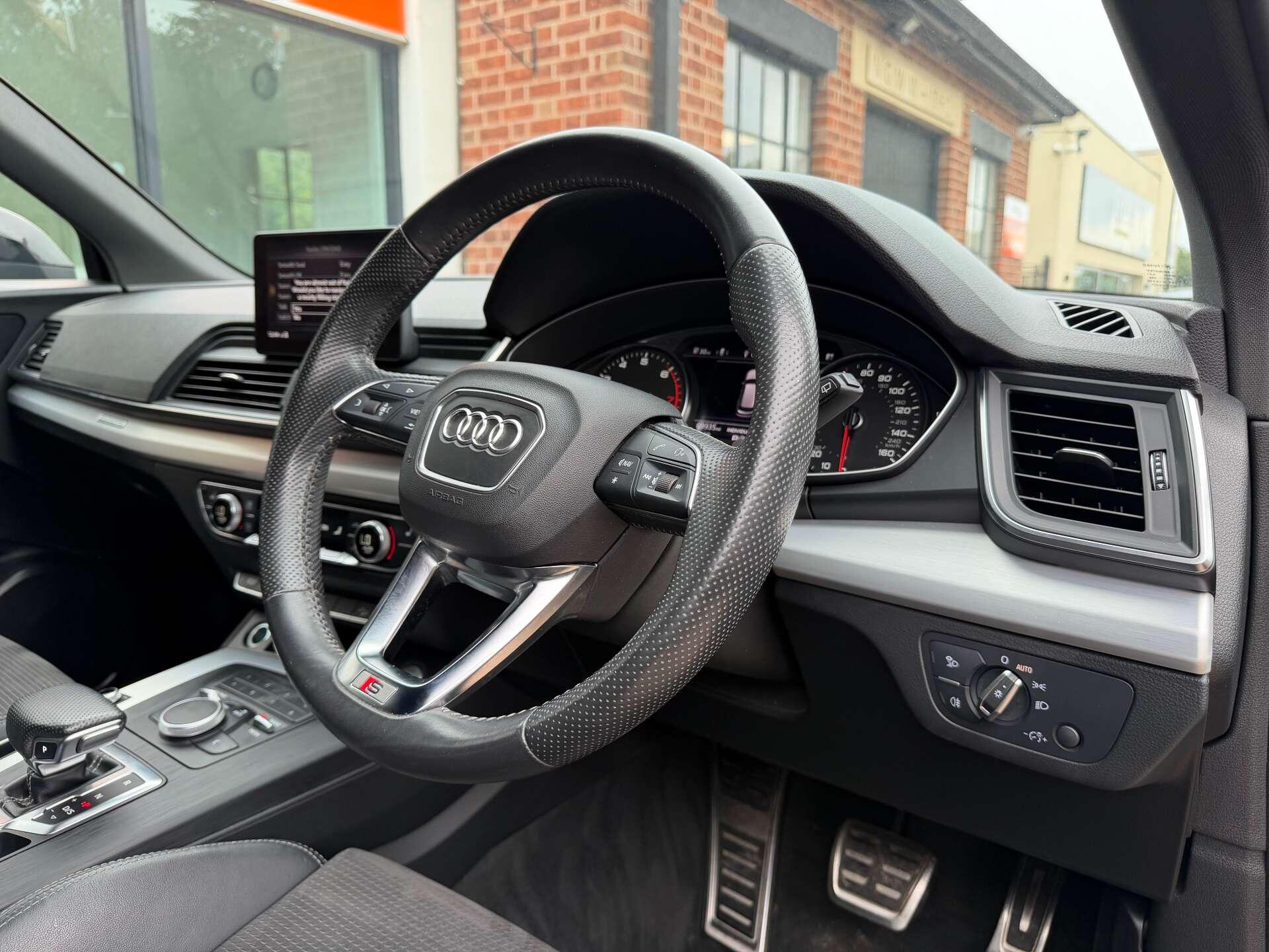 Audi Q5 view 23