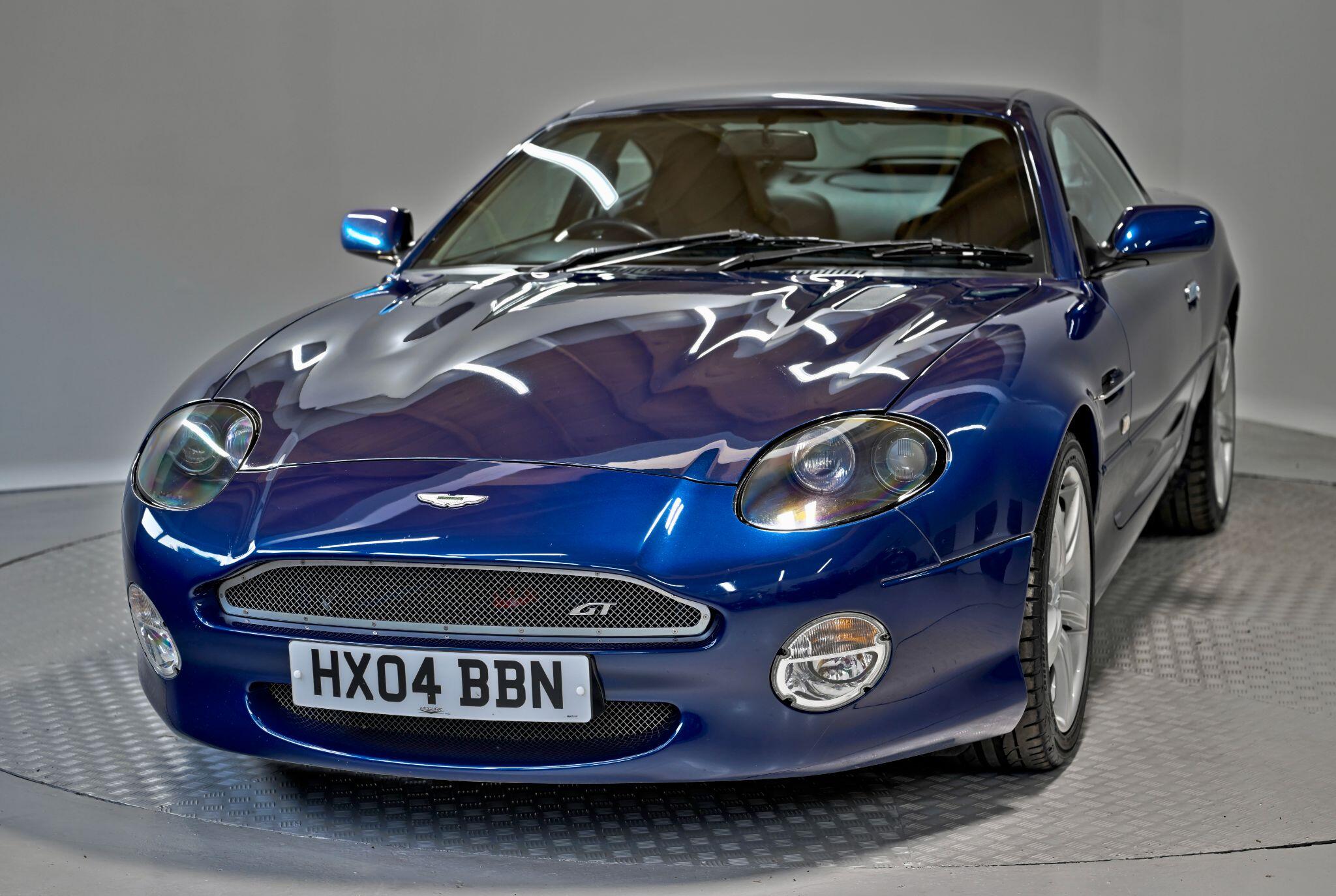 Aston Martin DB7 view 3